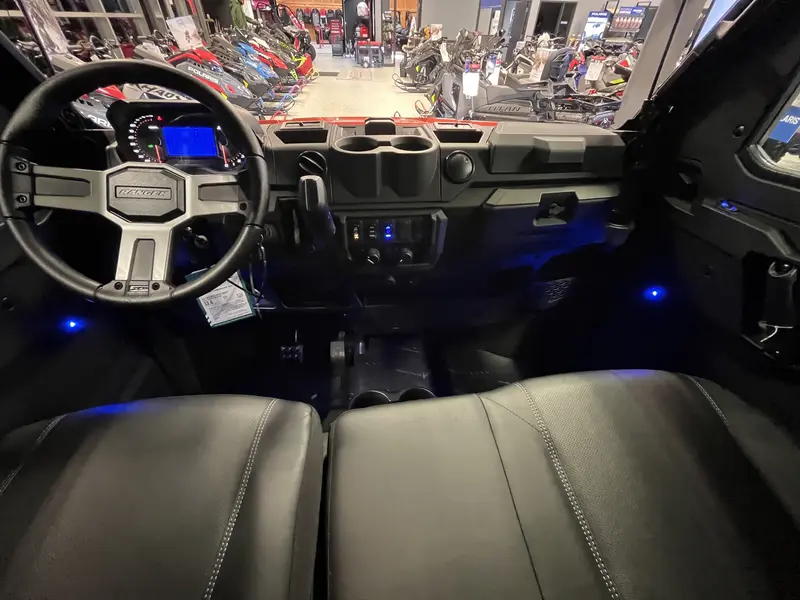 2025 Polaris RANGER CREW XP 1000 NORTHSTAR EDITION PREMIUM Pare-brise basculant et vitres électriques