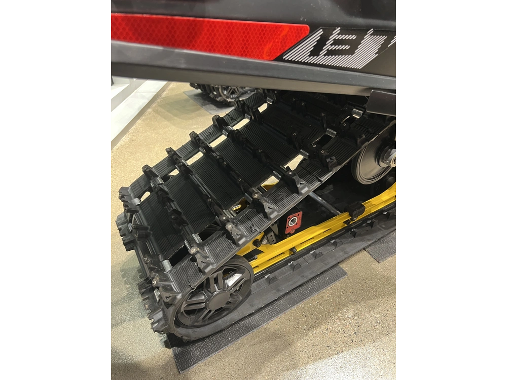 Ski-doo Mxz Adr W/ Blizzard Pkg 137 850 E-tec Ice Ripper Xt 1.25'' E.s. 2024 alt