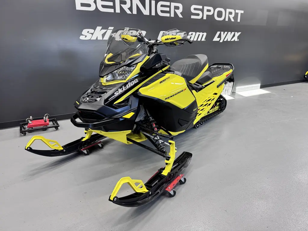 2021 Ski-Doo MOTONEIGE 2021 RENEGADE X 900TURBO DISPLAY