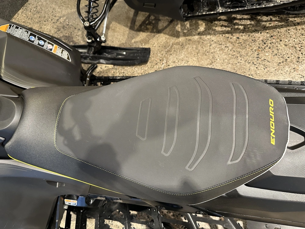 2024 Ski-doo Renegade Enduro 900 alt