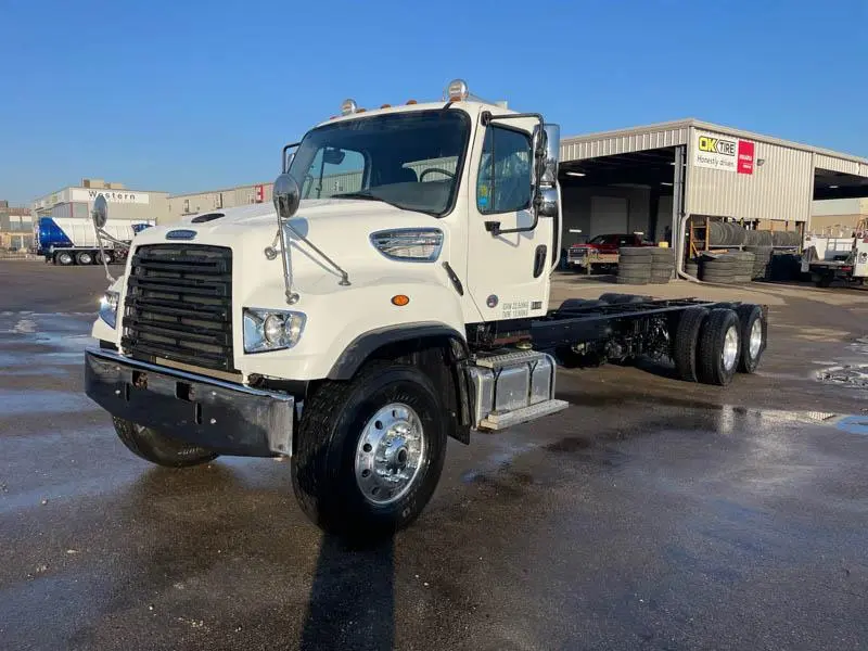 2016 Freightliner 114SD Cab and CHassis