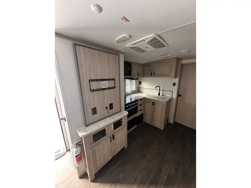 2022 Cruiser RV Shadow cruiser 239RBS