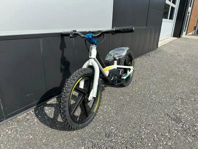 Husqvarna 16e Drive Bl 2024 alt