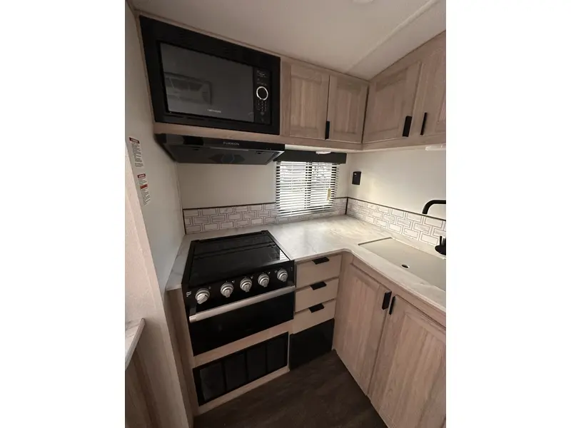 2022 Cruiser RV Shadow cruiser 239RBS