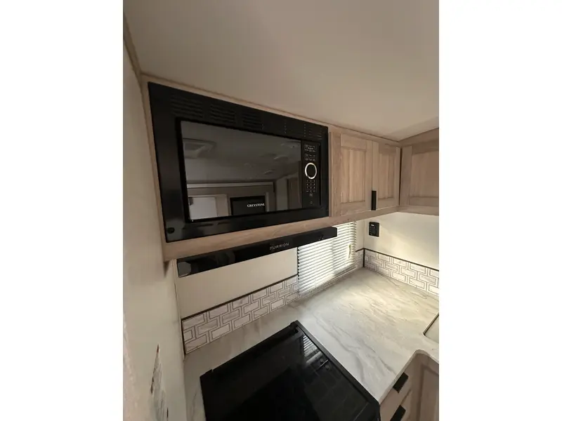 2022 Cruiser RV Shadow cruiser 239RBS