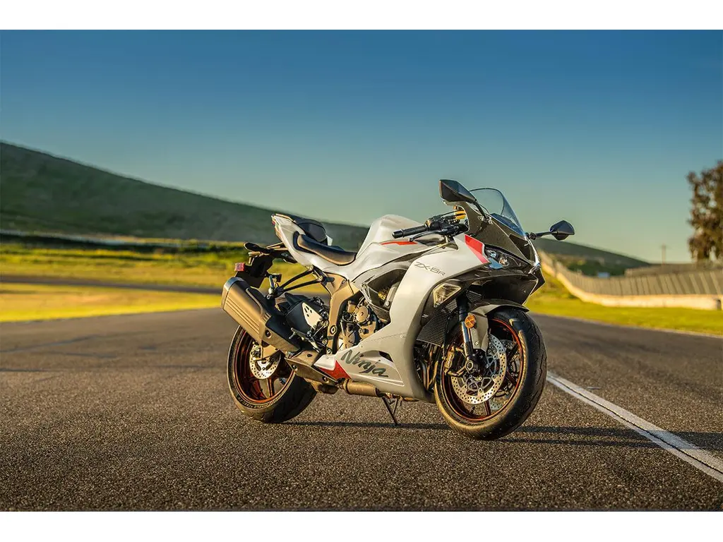 June.☆ 2021-kawasaki-ninja-zx-6r-abs-