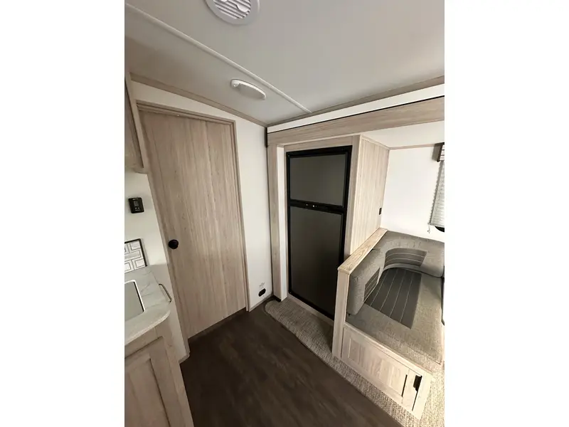 2022 Cruiser RV Shadow cruiser 239RBS