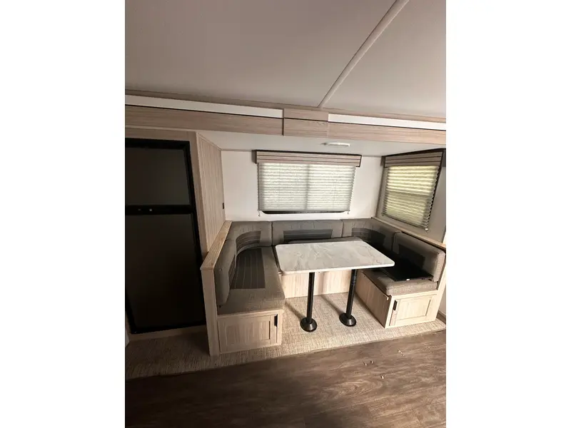 2022 Cruiser RV Shadow cruiser 239RBS