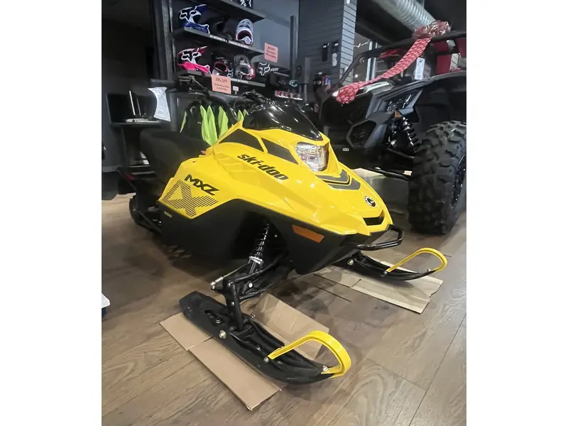 2024 Ski-Doo MXZ 200