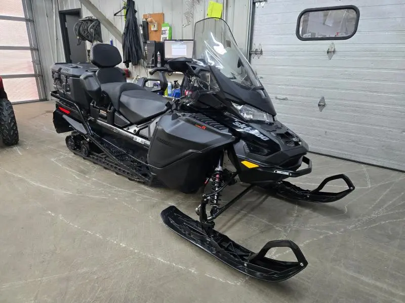 2023 Ski-Doo Expedition SE 900 ACE Turbo R