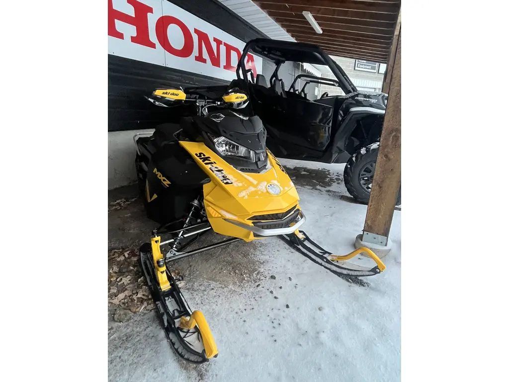 2025 Ski-Doo MXZ NEO+