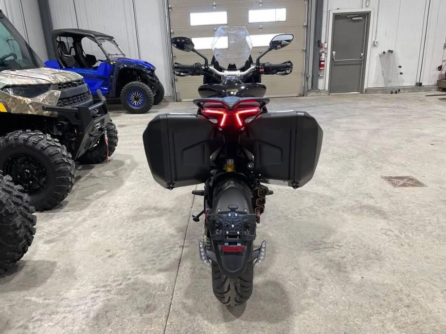 2023 Mv Agusta Turismo Veloce Lusso Scs alt