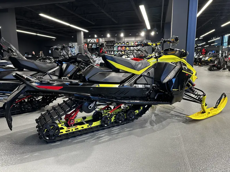 2022 Ski-Doo RENEGADE X-RS 850