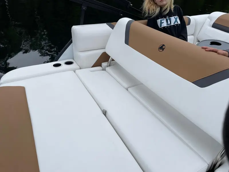 2023 Legend E23 DUAL LOUNGE BLUE