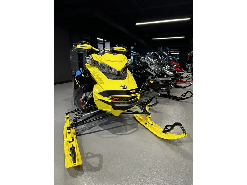 2022 Ski-Doo RENEGADE X-RS 850
