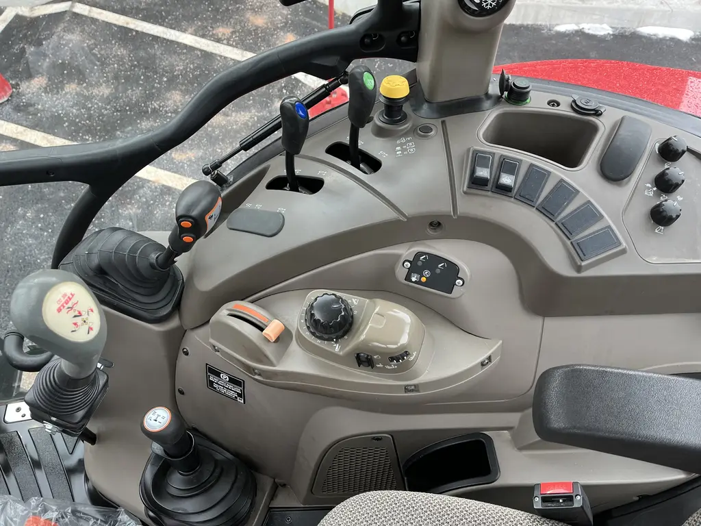 Case IH farmall 115C 2018