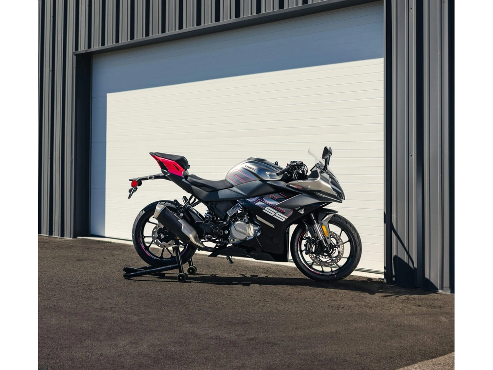 Cfmoto 300ss 2024 alt