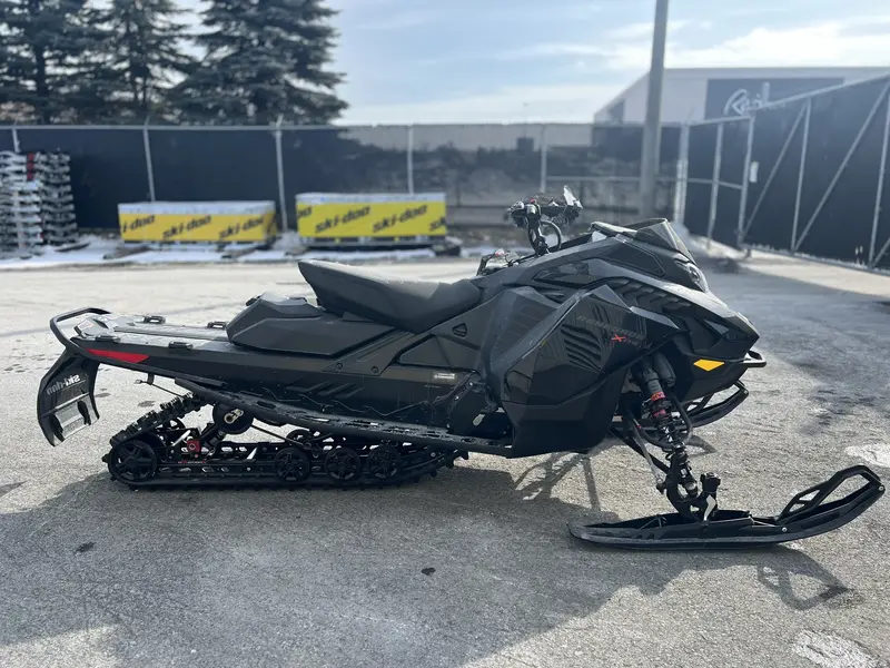 2023 Ski-Doo RENEGADE XRS 850 SS 10.25