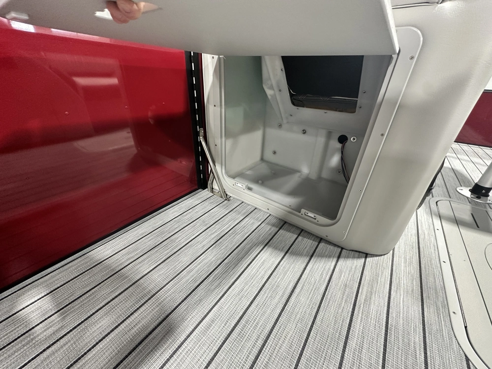 2024 Suncatcher Elite 322c alt