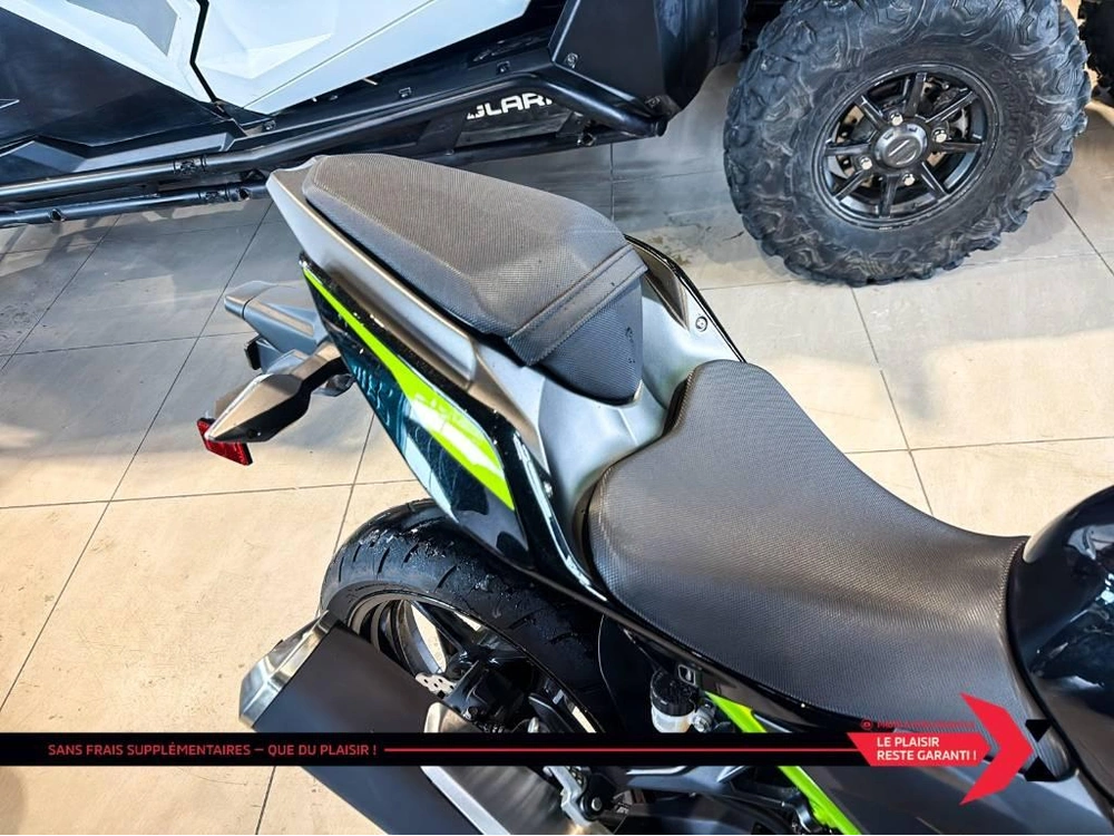 Kawasaki Z400 2023 alt