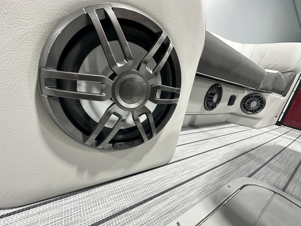 2024 Suncatcher Elite 322c alt