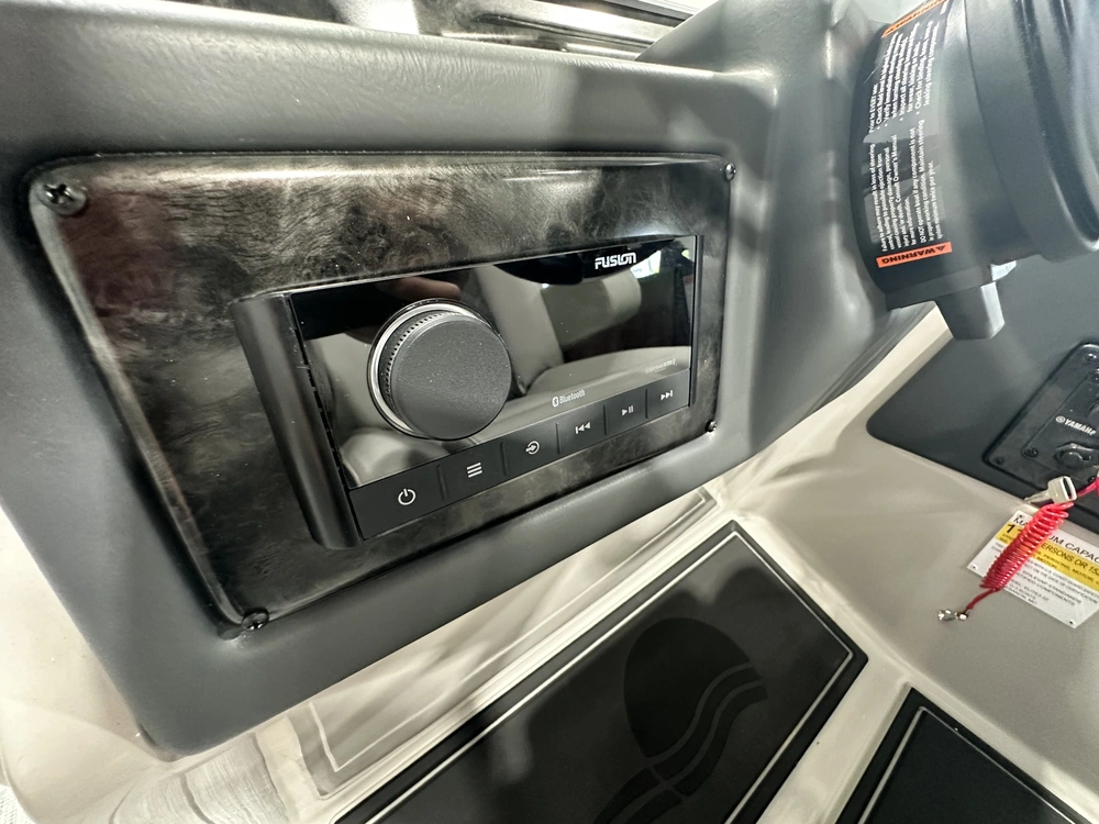 2024 Suncatcher Elite 322c alt