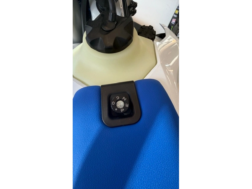 2025 Husqvarna Te 300 Heritage alt