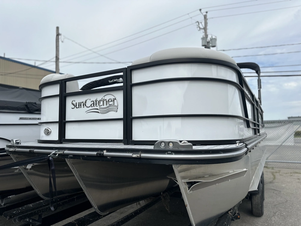 2024 Suncatcher Fusion 322rf alt