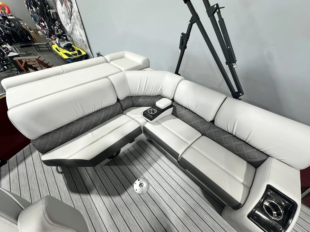 2024 Suncatcher Elite 322c alt