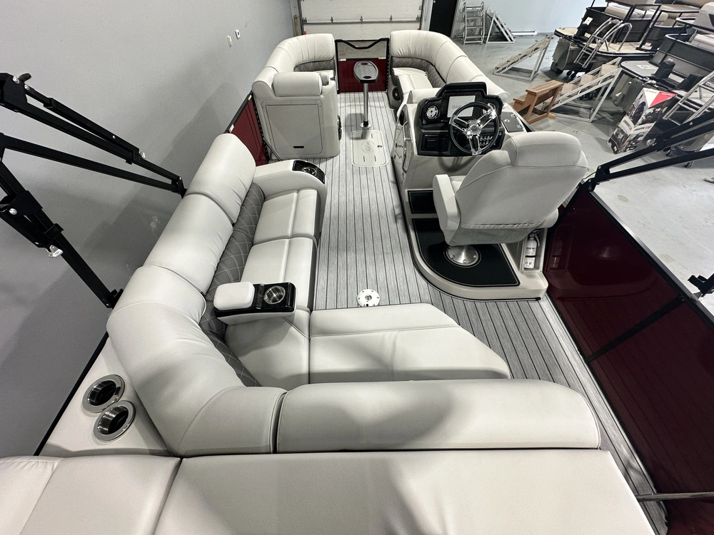 2024 Suncatcher Elite 322c alt