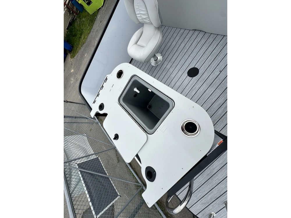 2024 Suncatcher Fusion 322rf alt