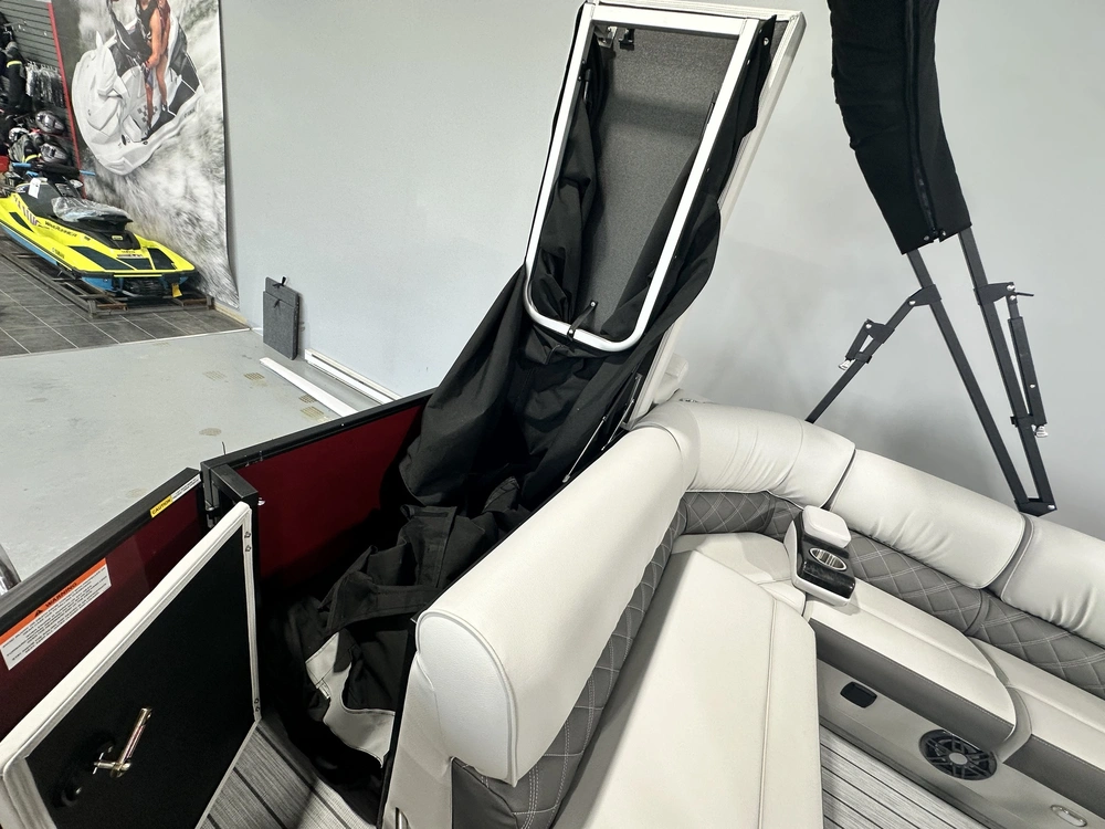 2024 Suncatcher Elite 322c alt