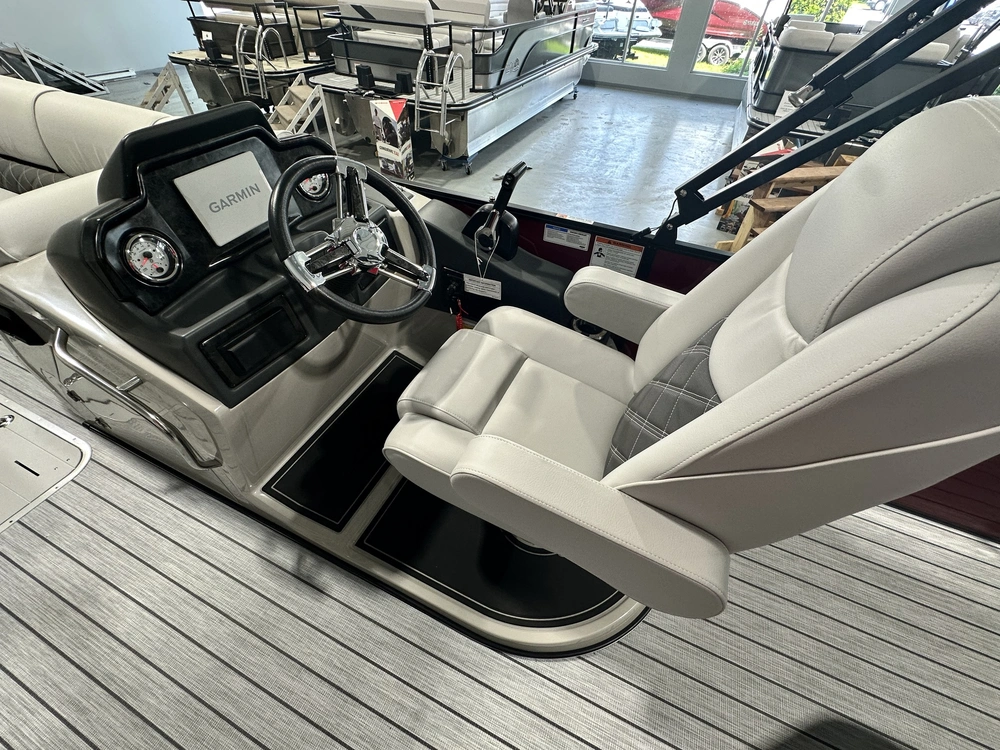 2024 Suncatcher Elite 322c alt