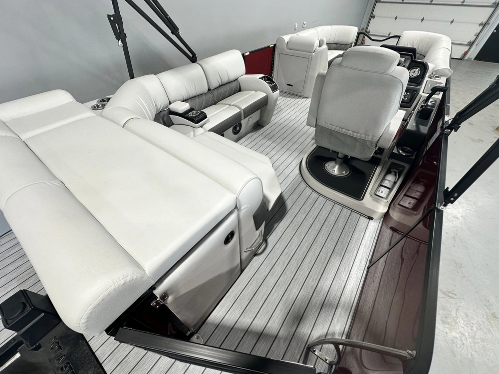 2024 Suncatcher Elite 322c alt