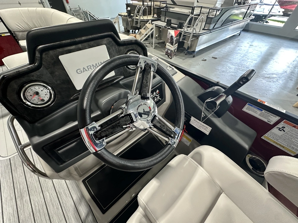 2024 Suncatcher Elite 322c alt