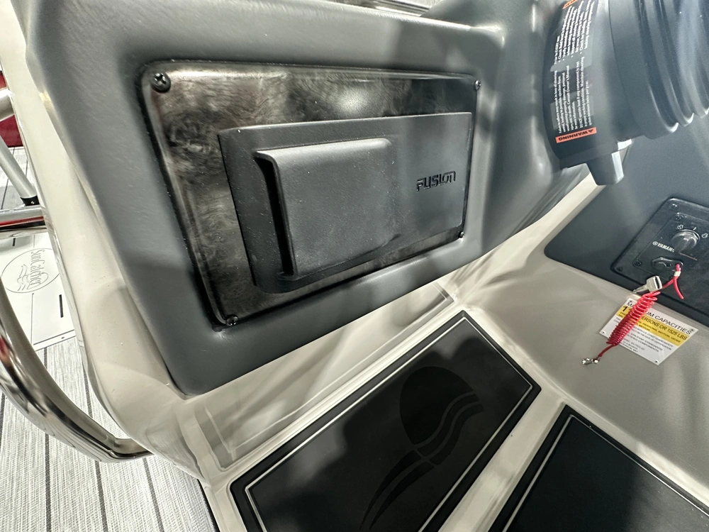 2024 Suncatcher Elite 322c alt