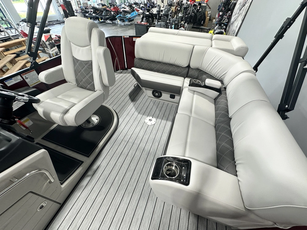 2024 Suncatcher Elite 322c alt