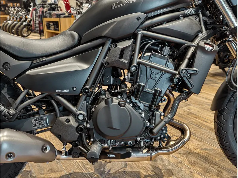 2025 Kawasaki Eliminator 500 // Metallic Flat Spark Black thumbnail 6
