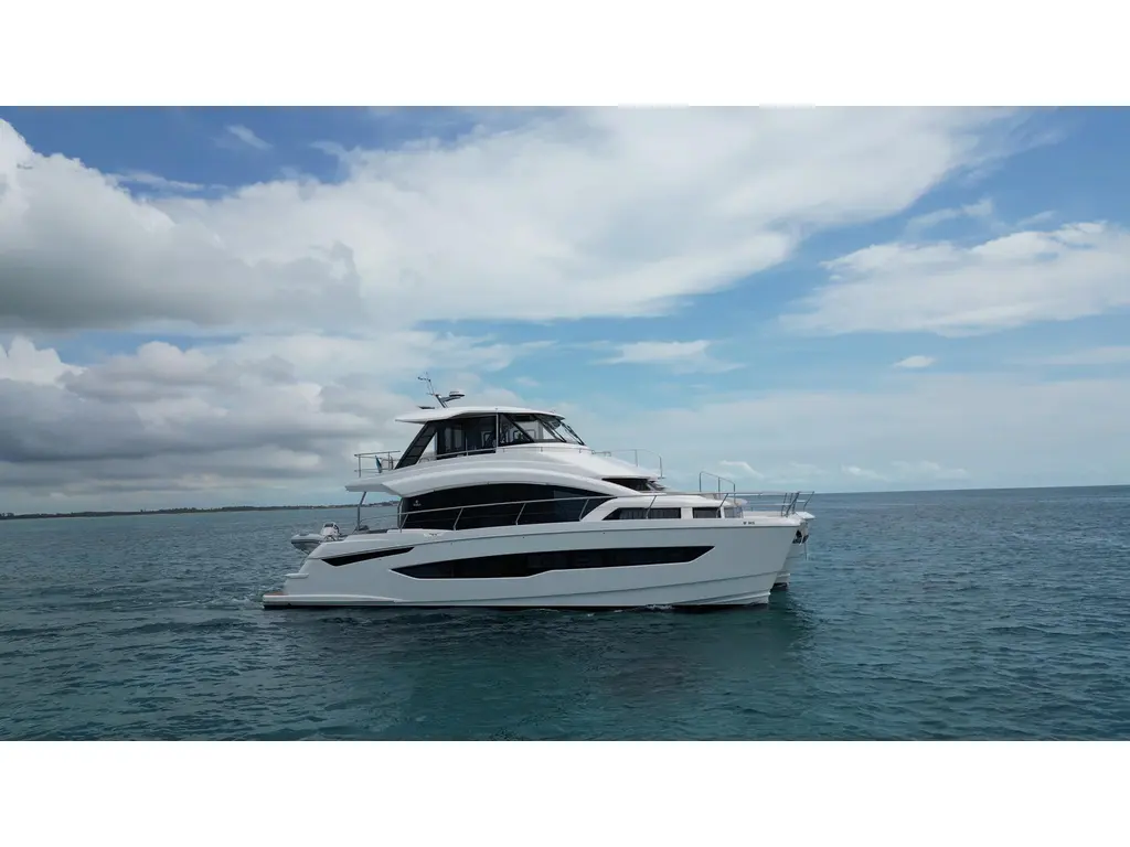 2025 Aquila 54 YACHT