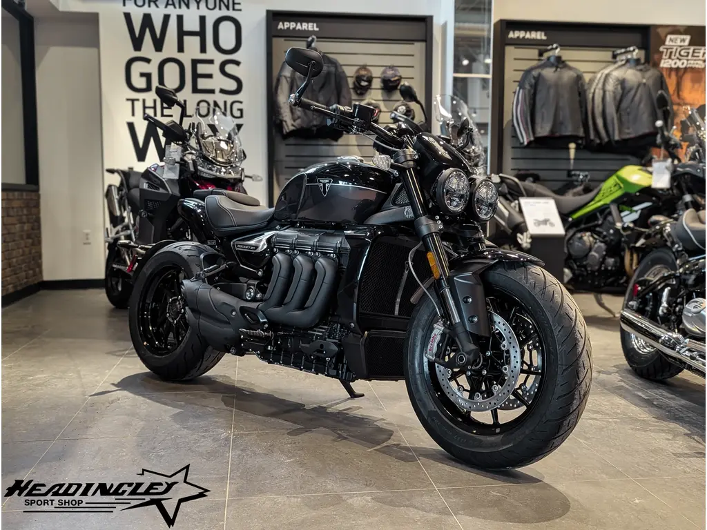 2025 Triumph Rocket 3 Storm R // Sapphire Black/Granite 