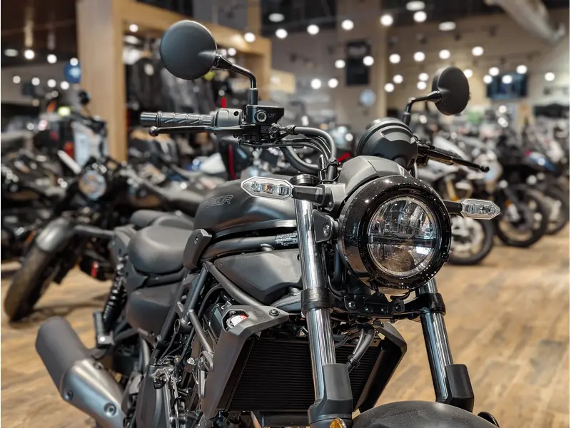 2025 Kawasaki Eliminator 500 // Metallic Flat Spark Black thumbnail 3