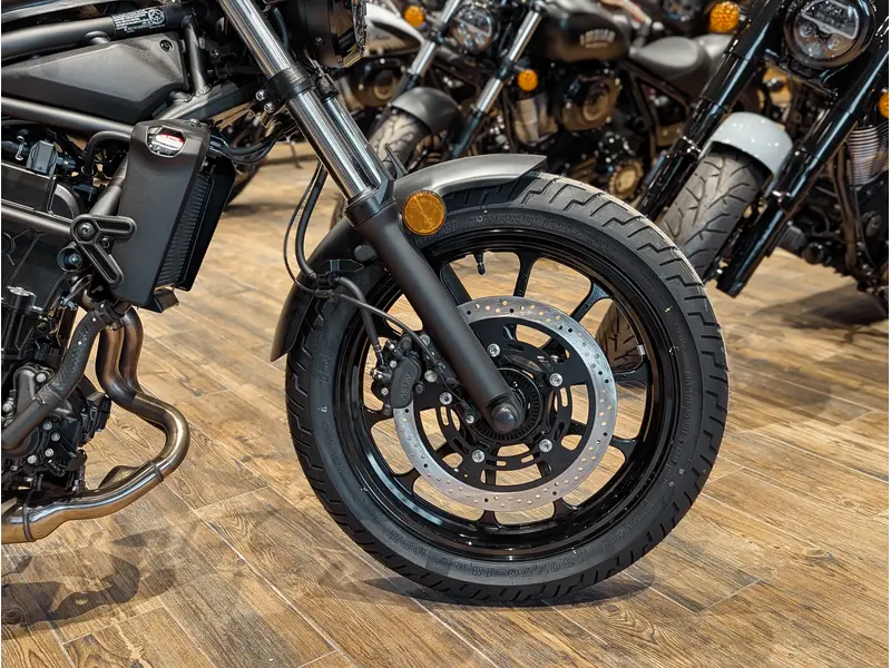 2025 Kawasaki Eliminator 500 // Metallic Flat Spark Black thumbnail 4