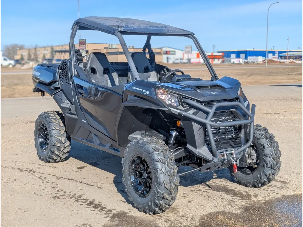 2025 Can-Am Commander XT 700