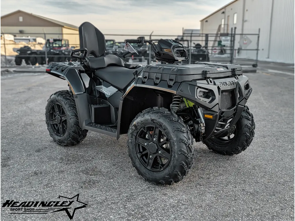 2025 Polaris Sportsman Touring 850 // Onyx Black 