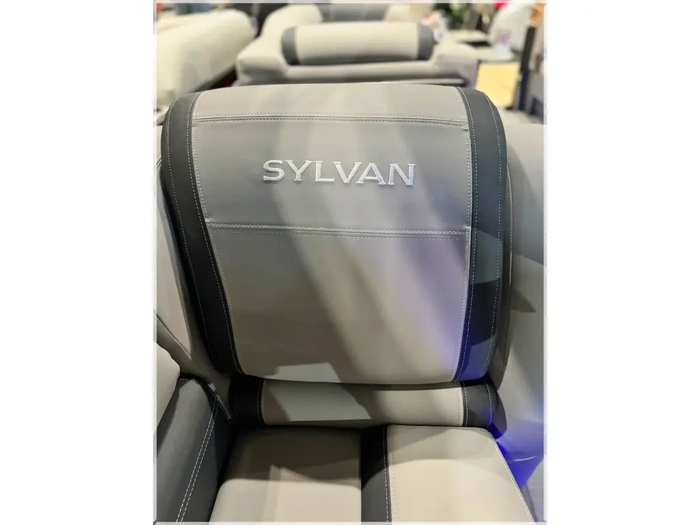 2024 Sylvan L-3 Dlz Dh Bar + $2000 Watersports Package Included!! No Luxury Tax* alt