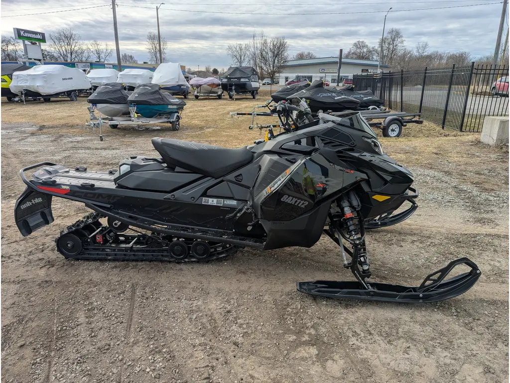 2025 Ski-Doo MXZ COM 8TR BK 137 1.25 SAS HUB 25 UCSD