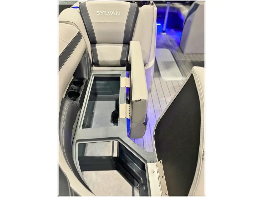 2024 Sylvan L-3 Dlz Dh Bar + $2000 Watersports Package Included!! No Luxury Tax* alt