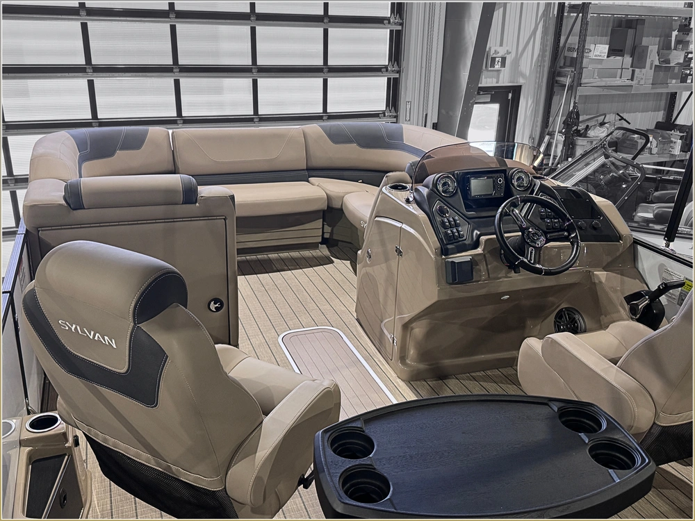 2024 Sylvan L-3 Dlz Dh Bar + $2000 Watersports Package Included!! No Luxury Tax* alt