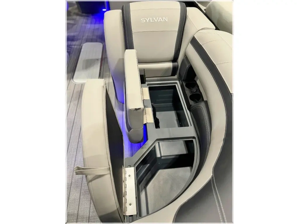 2024 Sylvan L-3 Dlz Dh Bar + $2000 Watersports Package Included!! No Luxury Tax* alt