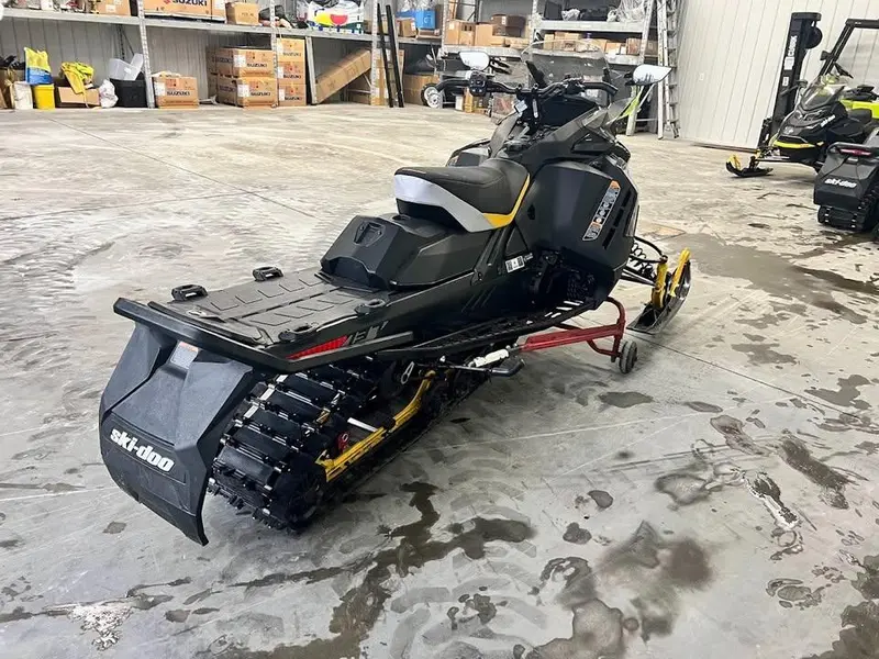 2024 Ski-Doo MOTONEIGE 2024 RENEGADE ENDURO 900
